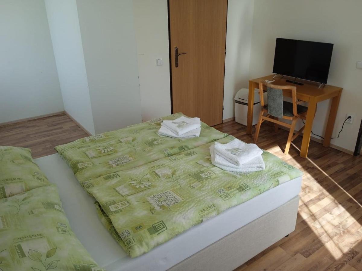 Hotel Forestyma Hodonin Bagian luar foto