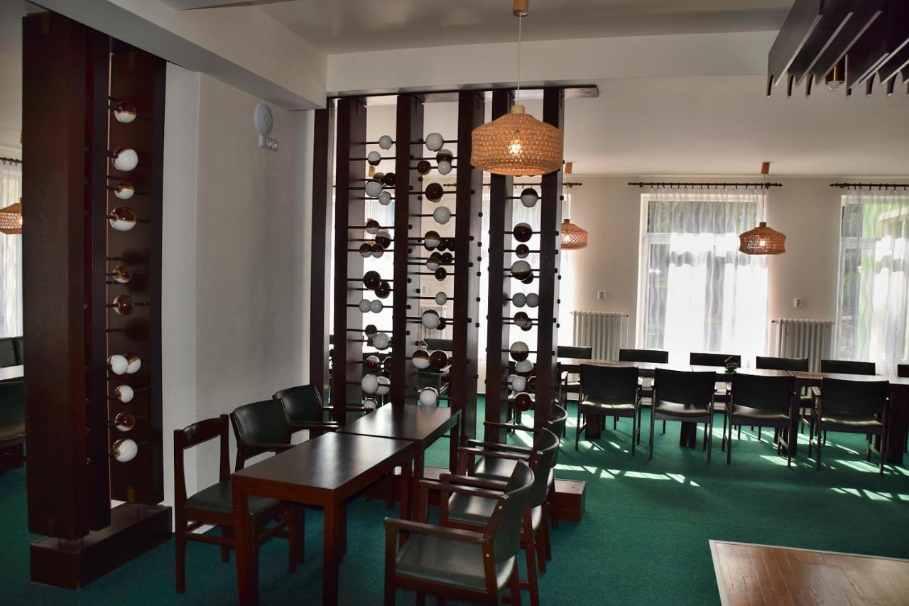 Hotel Forestyma Hodonin Bagian luar foto
